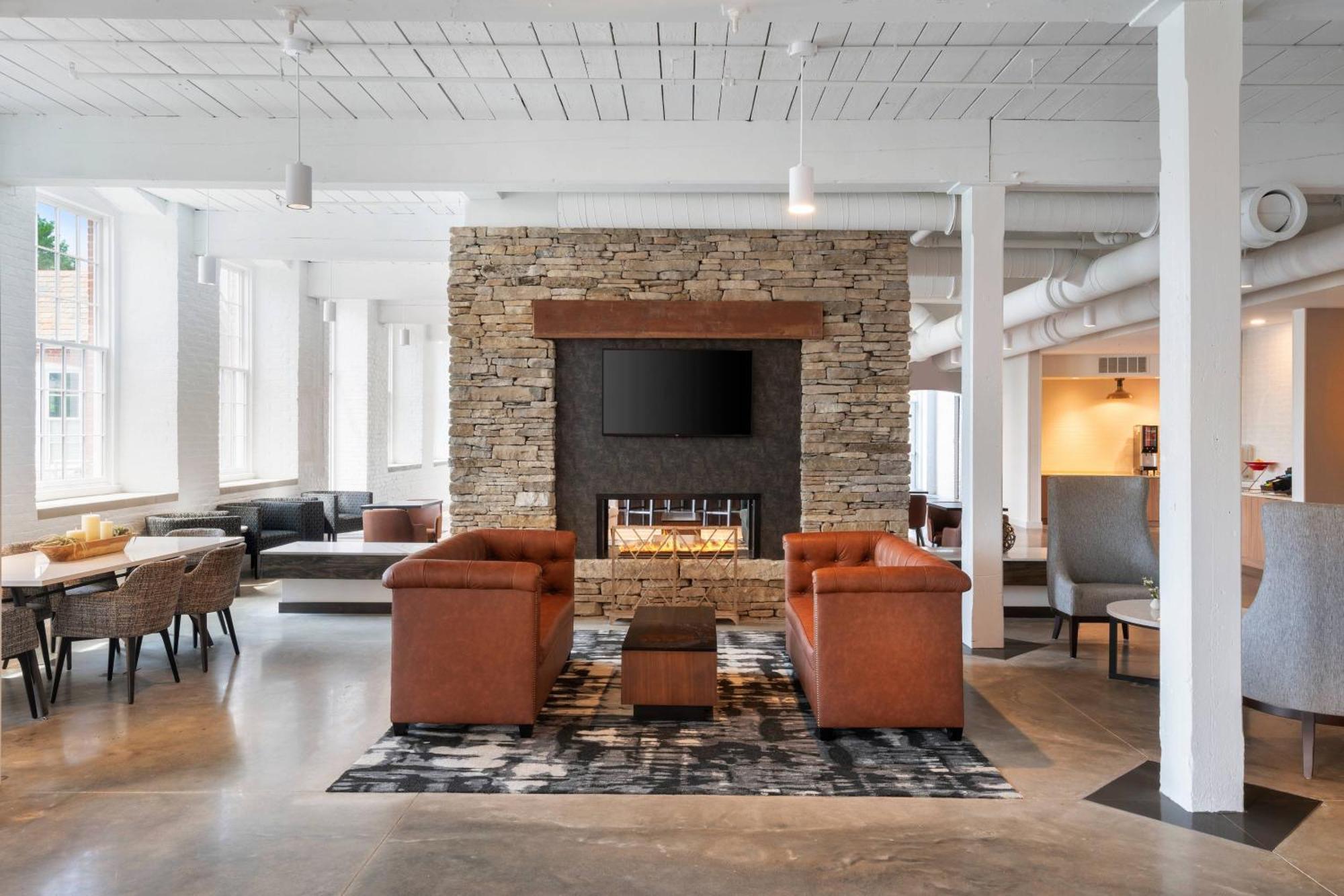 Fairfield Inn & Suites Madison Historic Eagle Cotton Mill 외부 사진