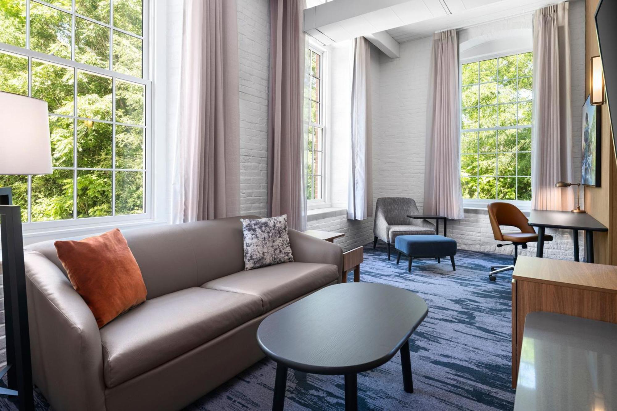 Fairfield Inn & Suites Madison Historic Eagle Cotton Mill 외부 사진
