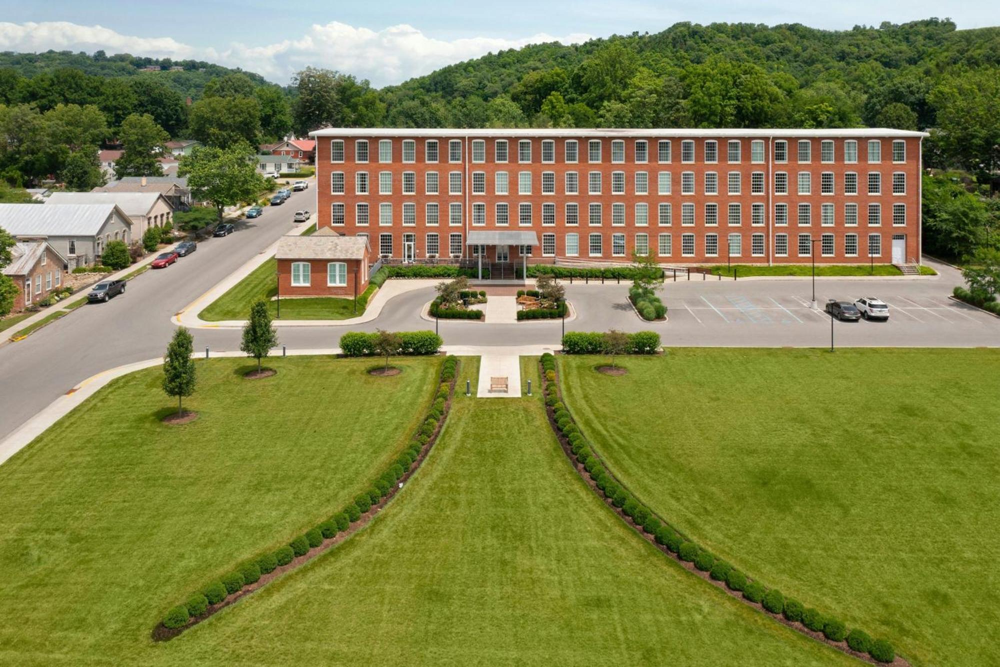 Fairfield Inn & Suites Madison Historic Eagle Cotton Mill 외부 사진
