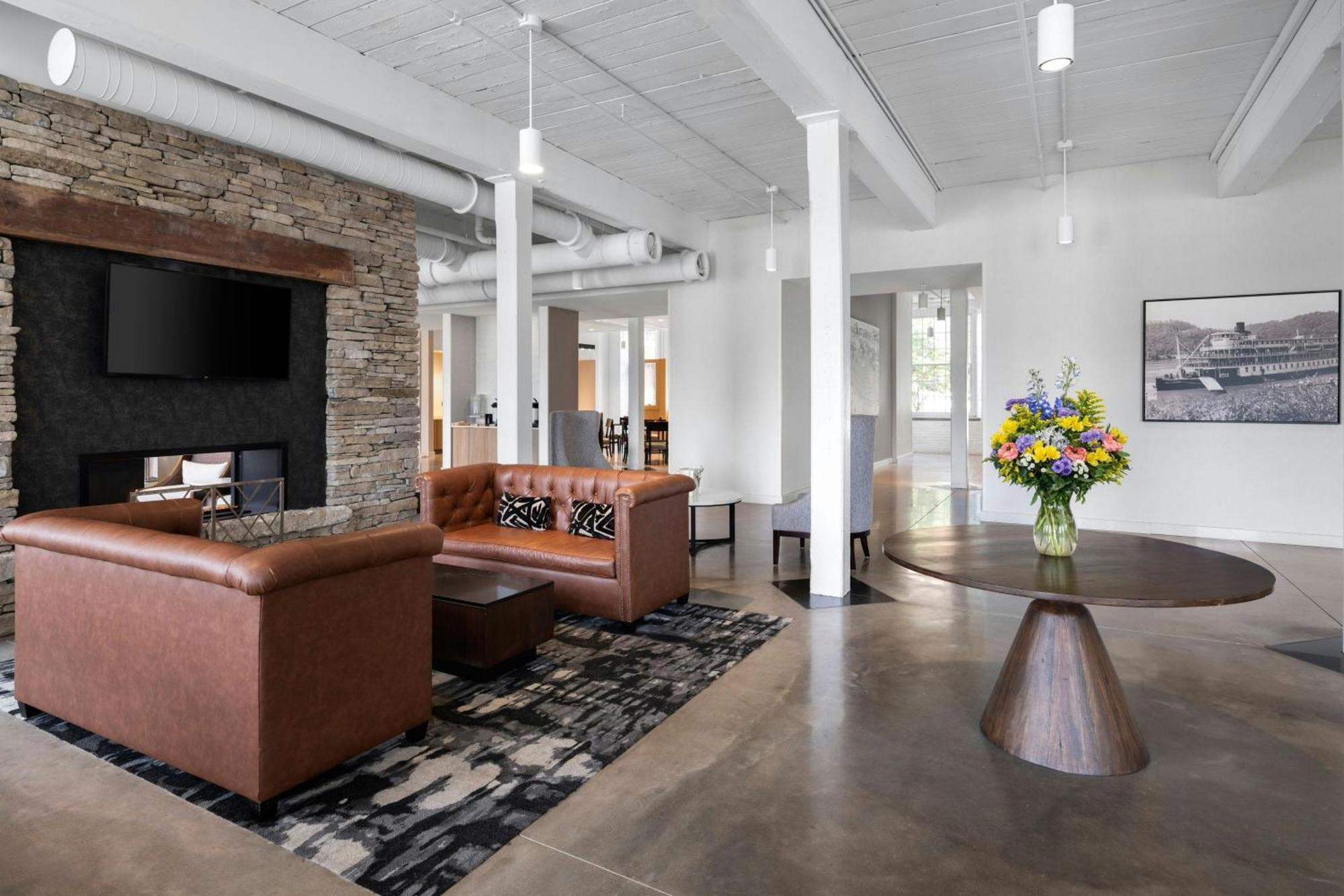 Fairfield Inn & Suites Madison Historic Eagle Cotton Mill 외부 사진