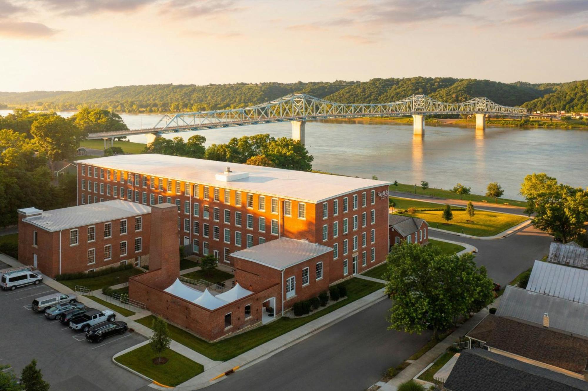 Fairfield Inn & Suites Madison Historic Eagle Cotton Mill 외부 사진